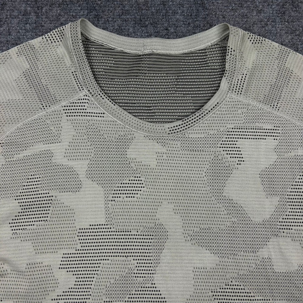 Lululemon Metal Vent Tech Shirt Mens XXL Grey Camo Short Sleeve Training T-Shirt